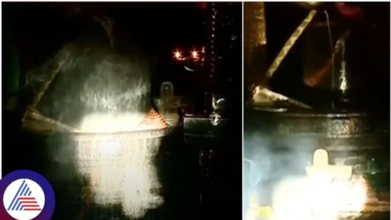 ಬೆಂಗಳೂರು ಗವಿಗಂಗಾದರೇಶ್ವರನ ಅಡಿಯಿಂದ ಮುಡಿವರೆಗೆ ಸ್ಪರ್ಶಿಸಿದ ಸೂರ್ಯ ರಶ್ಮಿ ಬೆಂಗಳೂರು ಗವಿಗಂಗಾದರೇಶ್ವರನ ಅಡಿಯಿಂದ ಮುಡಿವರೆಗೆ ಸ್ಪರ್ಶಿಸಿದ ಸೂರ್ಯ ರಶ್ಮಿ