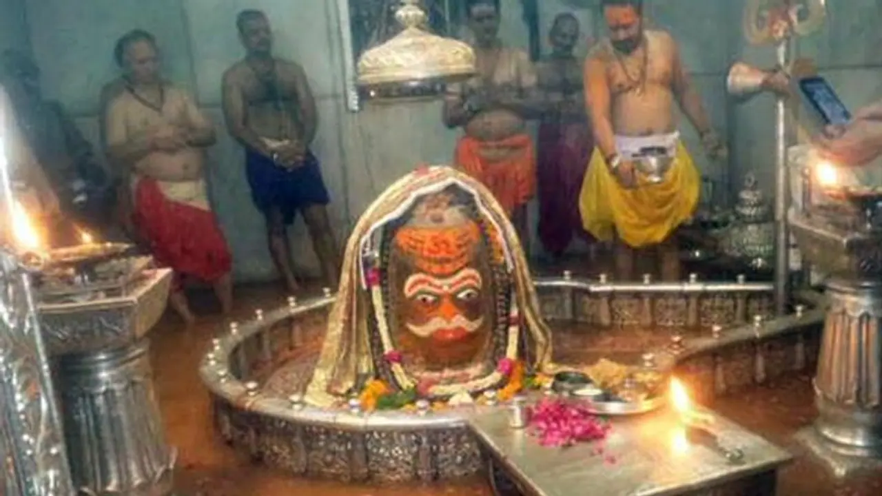 Ujjain Mahakaleshwar Temple: ఉజ్జయిని మహాకాళేశ్వర ఆలయంలో భారీ అగ్నిప్రమాదం Ujjain Mahakaleshwar Temple: ఉజ్జయిని మహాకాళేశ్వర ఆలయంలో భారీ అగ్నిప్రమాదం
