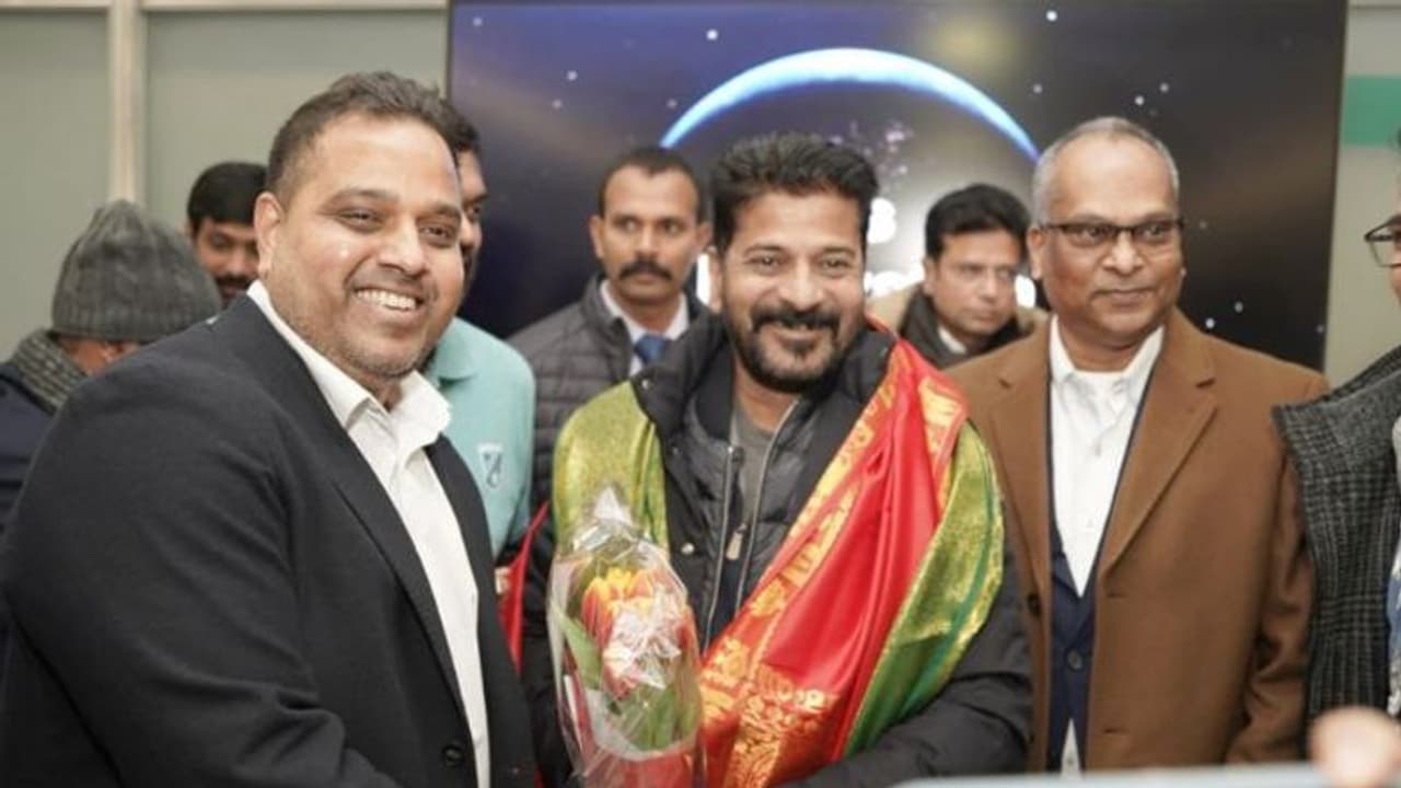 CM Revanth Davos Tour : దావోస్ చేరుకున్న సీఎం రేవంత్ టీమ్ జ్యూరిచ్ ఎయిర్‌పోర్ట్‌లో ఘనస్వాగతం