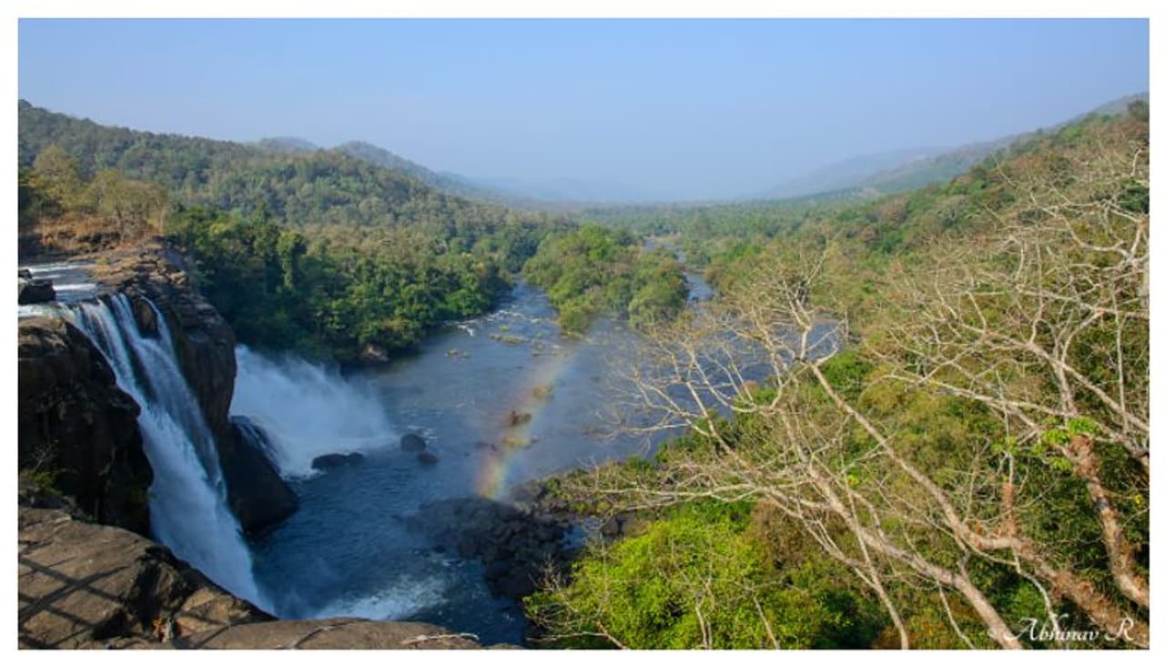 അതിരപ്പിള്ളി വനത്തിനുള്ളിലേക്ക് അതിക്രമിച്ച് കടന്നു; വാച്ചർക്കും 5പേർക്കുമെതിരെ കേസ്, വാഹനവും പിടിച്ചെടുക്കും അതിരപ്പിള്ളി വനത്തിനുള്ളിലേക്ക് അതിക്രമിച്ച് കടന്നു; വാച്ചർക്കും 5പേർക്കുമെതിരെ കേസ്, വാഹനവും പിടിച്ചെടുക്കും