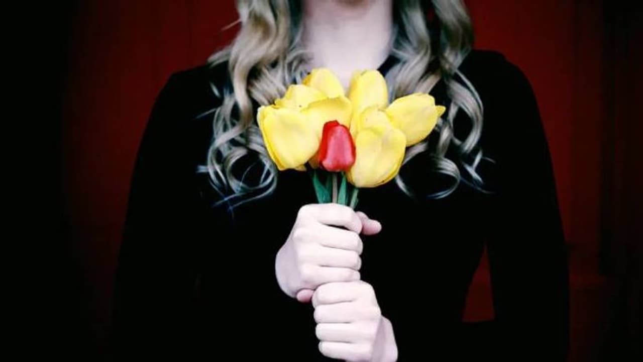 ഭാവി അമ്മായിഅമ്മ സീനാണ് ഗയ്സ്, നമ്മ ഒളിച്ചോടുവാണ്; യുവതിയുടെ പോസ്റ്റിന് വൻ സപ്പോർട്ട് ഭാവി അമ്മായിഅമ്മ സീനാണ് ഗയ്സ്, നമ്മ ഒളിച്ചോടുവാണ്; യുവതിയുടെ പോസ്റ്റിന് വൻ സപ്പോർട്ട്