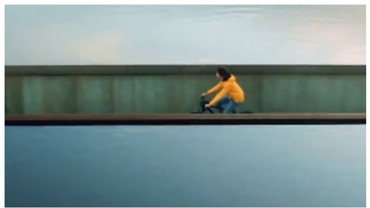 'ഇതാണ് സ്മാര്ട്ട് സിറ്റി'; ജലാശയത്തിന് നടുവിലൂടെയുള്ള ഒരു സൈക്കിള് സഫാരിയുടെ വൈറല് വീഡിയോ ! 'ഇതാണ് സ്മാര്ട്ട് സിറ്റി'; ജലാശയത്തിന് നടുവിലൂടെയുള്ള ഒരു സൈക്കിള് സഫാരിയുടെ വൈറല് വീഡിയോ !