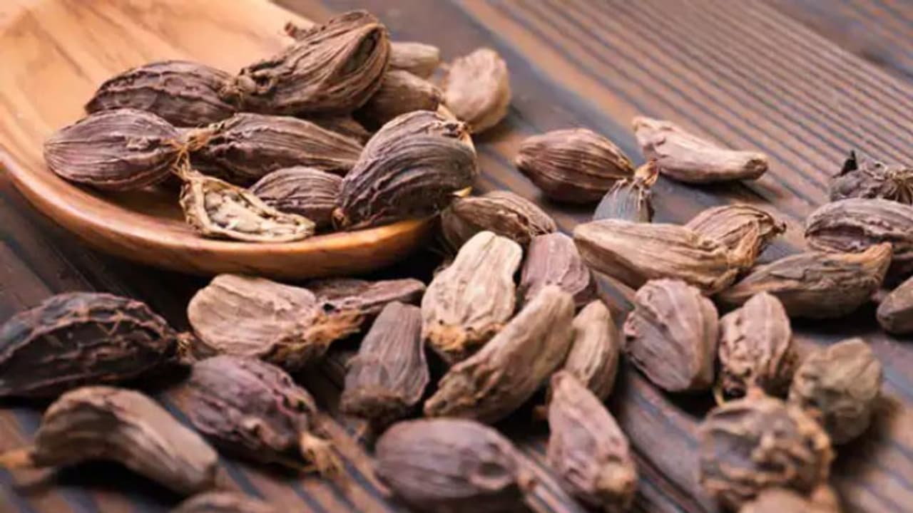 ദിവസവും ഏലയ്ക്ക കഴിക്കൂ; അറിയാം ഈ എട്ട് ഗുണങ്ങള്‍... 