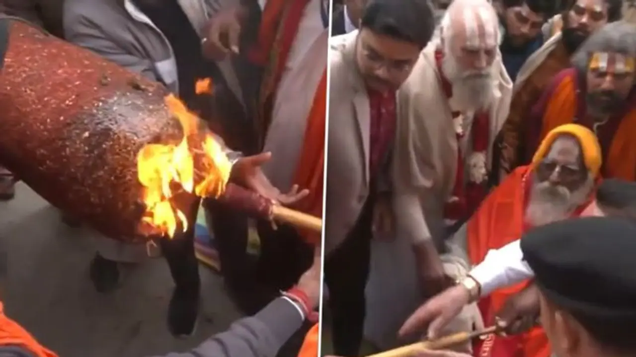 Ayodhya Ram Mandir : 108 అడుగుల బాహుబలి అగరుబత్తి .. వెలిగించిన రామజన్మభూమి ట్రస్ట్ అధినేత (వీడియో) Ayodhya Ram Mandir : 108 అడుగుల బాహుబలి అగరుబత్తి .. వెలిగించిన రామజన్మభూమి ట్రస్ట్ అధినేత (వీడియో)