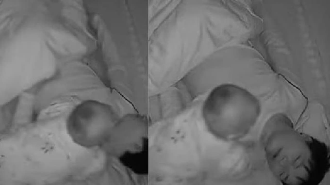 മര്യാദയ്ക്ക് കിടന്നോ അച്ഛനാണെന്നൊന്നും നോക്കൂല്ല; അച്ഛൻറെ കൂർക്കംവലി നിർത്താൻ വിരുതൻ ചെയ്തത് കണ്ടോ മര്യാദയ്ക്ക് കിടന്നോ അച്ഛനാണെന്നൊന്നും നോക്കൂല്ല; അച്ഛൻറെ കൂർക്കംവലി നിർത്താൻ വിരുതൻ ചെയ്തത് കണ്ടോ