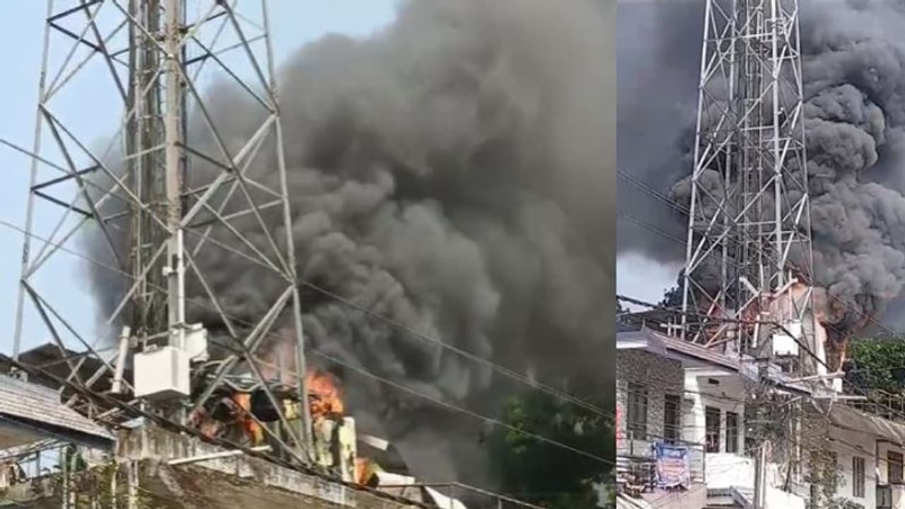 പരുമലയിലെ മൊബൈൽ ടവറിൽ പുക, നോക്കിയപ്പോൾ ആളിപ്പടരുന്ന തീ, ഒപ്ടിക്കൽ ഫൈബർ കേബിളടക്കം കത്തി, ലക്ഷങ്ങളുടെ നഷ്ടം പരുമലയിലെ മൊബൈൽ ടവറിൽ പുക, നോക്കിയപ്പോൾ ആളിപ്പടരുന്ന തീ, ഒപ്ടിക്കൽ ഫൈബർ കേബിളടക്കം കത്തി, ലക്ഷങ്ങളുടെ നഷ്ടം