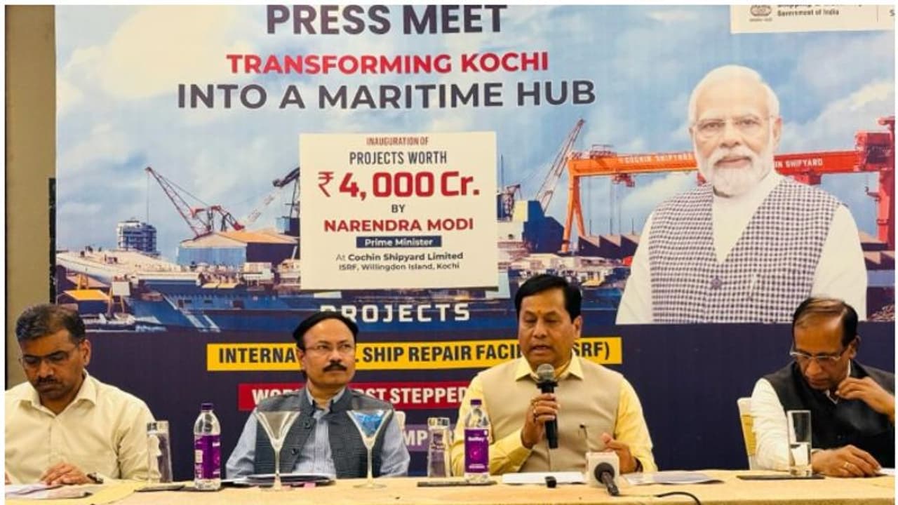 പ്രധാനമന്ത്രിയുടെ റോഡ് ഷോ മാത്രമല്ല, കൊച്ചിക്ക് കിട്ടുക 4000 കോടിയുടെ 3 വമ്പൻ പദ്ധതികളും; നാളെ സമർപ്പിക്കും പ്രധാനമന്ത്രിയുടെ റോഡ് ഷോ മാത്രമല്ല, കൊച്ചിക്ക് കിട്ടുക 4000 കോടിയുടെ 3 വമ്പൻ പദ്ധതികളും; നാളെ സമർപ്പിക്കും