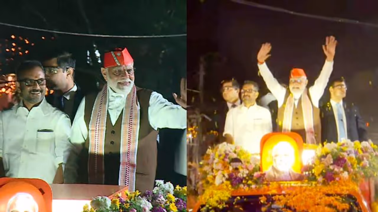 കൊച്ചിയിൽ പ്രധാനമന്ത്രിയുടെ റോഡ് ഷോ, തുറന്ന വാഹനത്തില് മോദി, പൂക്കള് വിതറി വഴിനീളെ സ്വീകരണം കൊച്ചിയിൽ പ്രധാനമന്ത്രിയുടെ റോഡ് ഷോ, തുറന്ന വാഹനത്തില് മോദി, പൂക്കള് വിതറി വഴിനീളെ സ്വീകരണം
