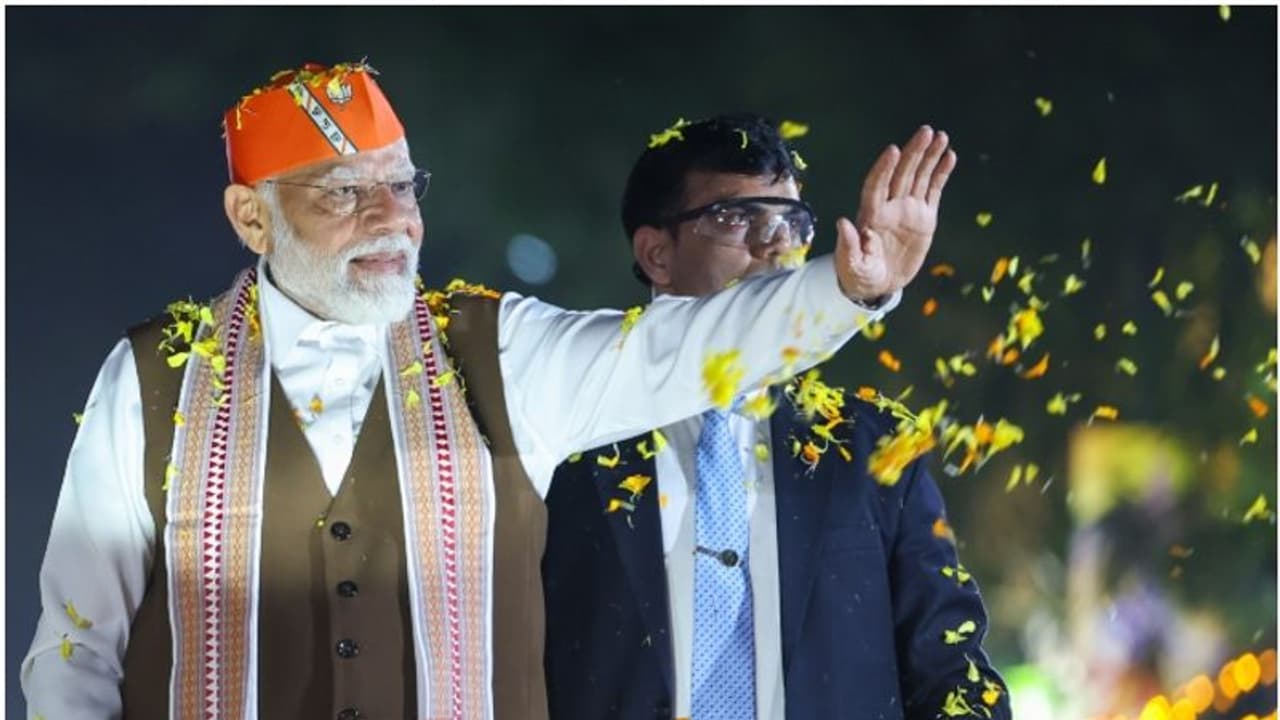 വഴിയിൽ കുടുങ്ങണ്ട, അവധിയും അറിയാം! പ്രധാനമന്ത്രിയുടെ കേരള സന്ദർശനം; ഇന്നത്തെ അവധി, ഗതാഗത നിയന്ത്രണവും ഇങ്ങനെ