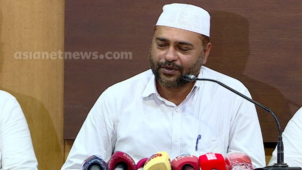 വിവാദ പ്രസംഗത്തിൽ സത്താര് പന്തല്ലൂരിനെ പിന്തുണച്ച് ഒരു വിഭാഗം സമസ്ത നേതാക്കൾ; ആലങ്കാരികമായി പറഞ്ഞതെന്ന് വാദം വിവാദ പ്രസംഗത്തിൽ സത്താര് പന്തല്ലൂരിനെ പിന്തുണച്ച് ഒരു വിഭാഗം സമസ്ത നേതാക്കൾ; ആലങ്കാരികമായി പറഞ്ഞതെന്ന് വാദം