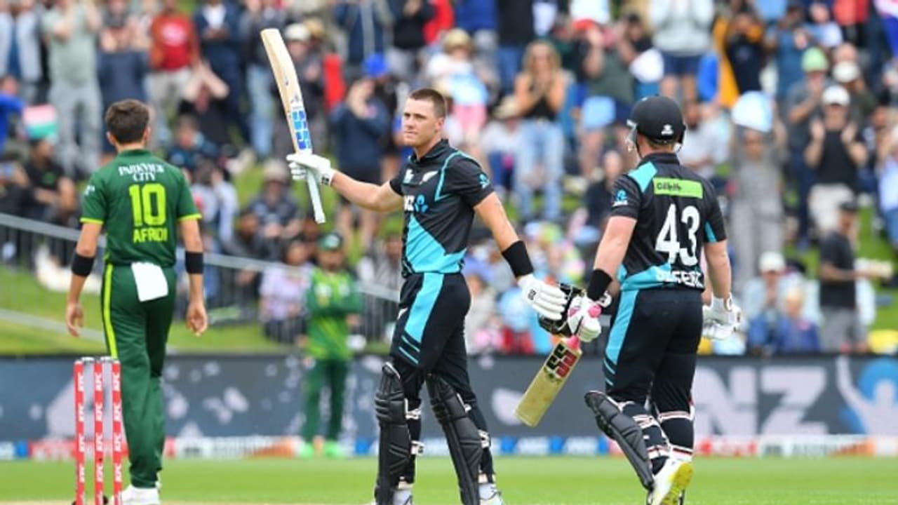 അഫ്രീദിയെയും ഹാരിസ് റൗഫിനെയും അടിച്ചോടിച്ച് ഫിൻ അലൻ, 16 സിക്സ്, 5 ഫോർ; മൂന്നാം ടി20യും ജയിച്ച് കിവീസിന് പരമ്പര അഫ്രീദിയെയും ഹാരിസ് റൗഫിനെയും അടിച്ചോടിച്ച് ഫിൻ അലൻ, 16 സിക്സ്, 5 ഫോർ; മൂന്നാം ടി20യും ജയിച്ച് കിവീസിന് പരമ്പര