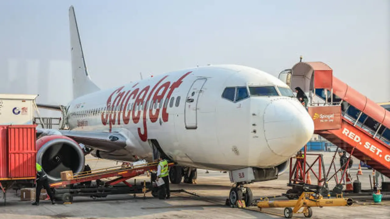 ಟಾಯ್ಲೆಟ್‌ ಡೋರ್‌ ಲಾಕ್‌, 100 ನಿಮಿಷ ಮುಂಬೈ ಬೆಂಗಳೂರು ವಿಮಾನದಲ್ಲೇ ಕಳೆದ ಪ್ರಯಾಣಿಕ!