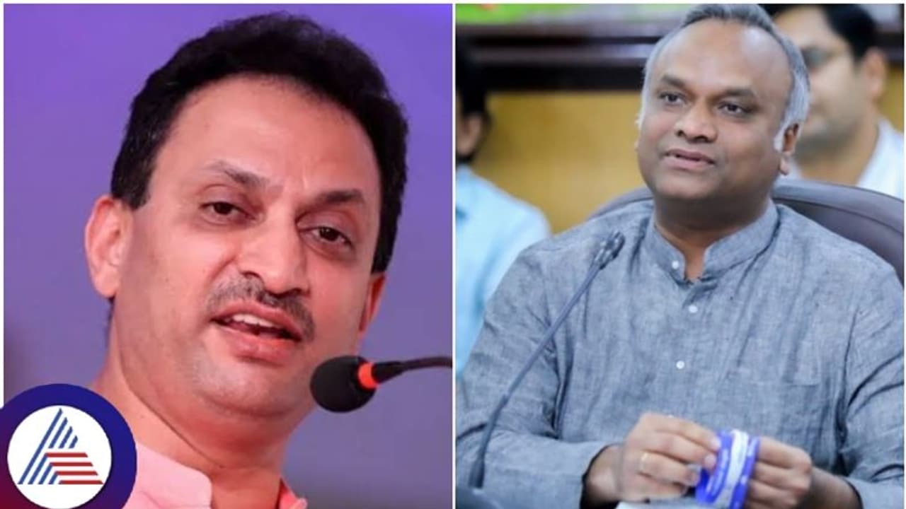 ಕೇಂದ್ರದ ಸ್ಕಿಲ್ ಡೆವಲಪ್ಮೆಂಟ್ ಸಚಿವರಾಗಿದ್ದ ಅನಂತ ಕುಮಾರ್ ಹೆಗಡೆ ಅದರ ಸ್ಪೆಲ್ಲಿಂಗ್ ಹೇಳಲಿ! ಕೇಂದ್ರದ ಸ್ಕಿಲ್ ಡೆವಲಪ್ಮೆಂಟ್ ಸಚಿವರಾಗಿದ್ದ ಅನಂತ ಕುಮಾರ್ ಹೆಗಡೆ ಅದರ ಸ್ಪೆಲ್ಲಿಂಗ್ ಹೇಳಲಿ!