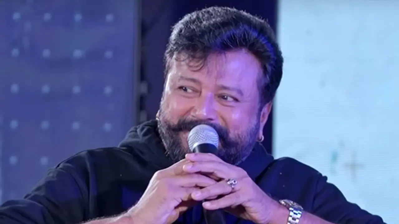 'ഫാന് അടക്കം അവരുടെ കൈയില് ഉണ്ടാവും'; താരങ്ങളുടെ എയര്പോര്ട്ട് ഫോട്ടോഗ്രഫി എങ്ങനെ? വിശദീകരിച്ച് ജയറാം 'ഫാന് അടക്കം അവരുടെ കൈയില് ഉണ്ടാവും'; താരങ്ങളുടെ എയര്പോര്ട്ട് ഫോട്ടോഗ്രഫി എങ്ങനെ? വിശദീകരിച്ച് ജയറാം