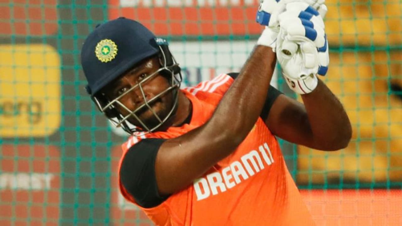 സഞ്ജുവിന്റെ ലോകകപ്പ് സാധ്യതകള് അടഞ്ഞോ? സെലക്റ്റര്മാരെ പ്രീതിപ്പെടുത്താന് താത്തിന് മുന്നില് ഒരേയൊരു വഴി സഞ്ജുവിന്റെ ലോകകപ്പ് സാധ്യതകള് അടഞ്ഞോ? സെലക്റ്റര്മാരെ പ്രീതിപ്പെടുത്താന് താത്തിന് മുന്നില് ഒരേയൊരു വഴി