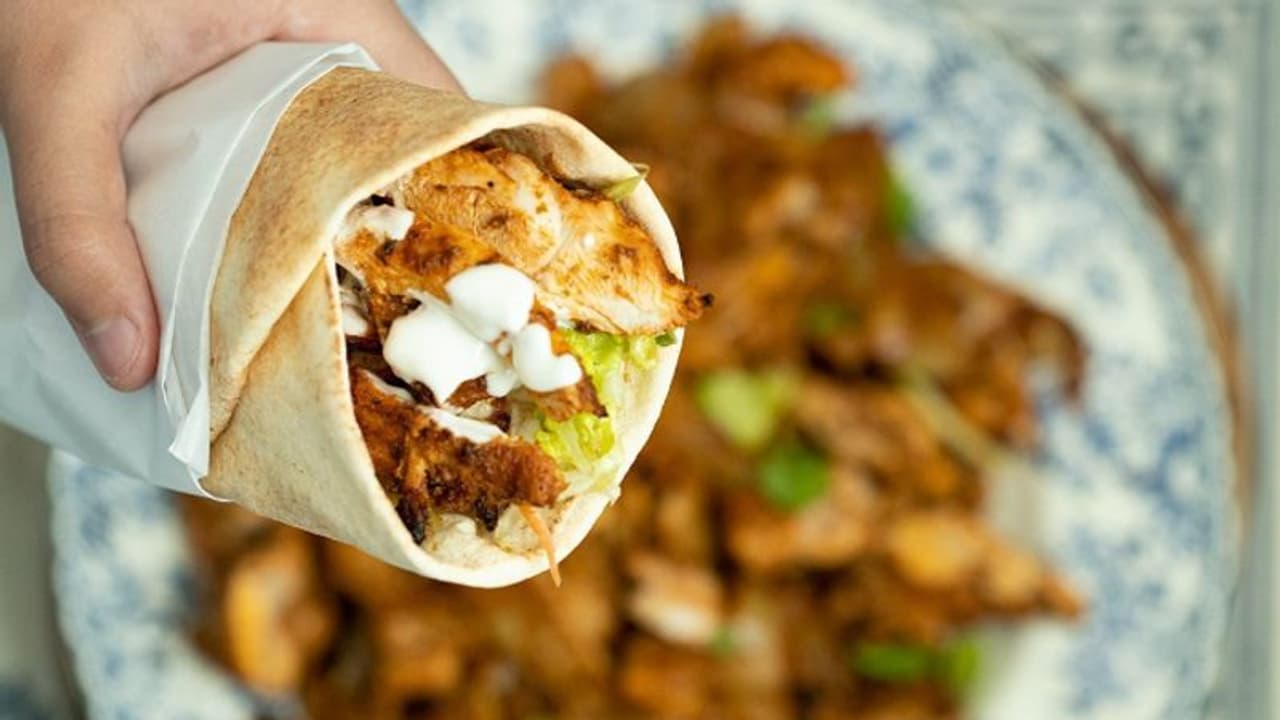 വ്യാപക റെയ്ഡ്; 52 കടകളില്‍ ഷവര്‍മ വില്‍പന നിര്‍ത്തിച്ചു, 164 കടകള്‍ക്ക് നോട്ടീസ്