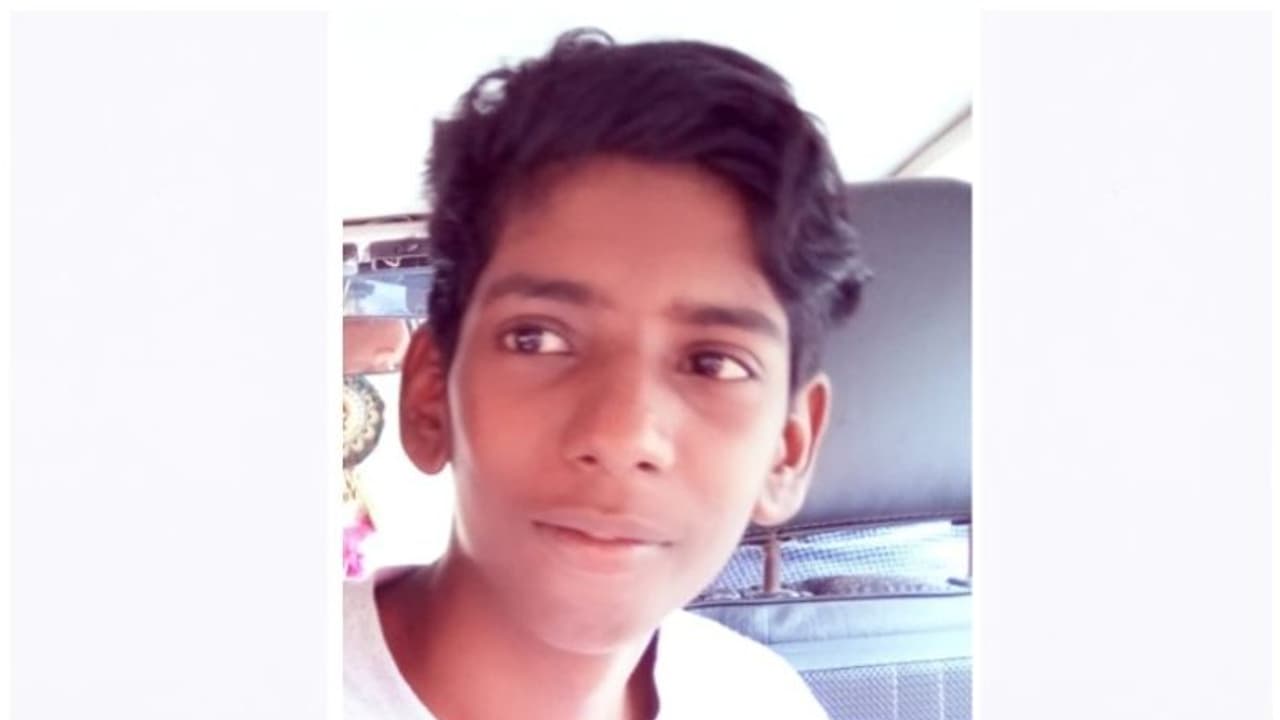 ബൈക്കും കാറും കൂട്ടിയിടിച്ചുണ്ടായ അപകടത്തില് വിദ്യാര്ഥി മരിച്ചു ബൈക്കും കാറും കൂട്ടിയിടിച്ചുണ്ടായ അപകടത്തില് വിദ്യാര്ഥി മരിച്ചു