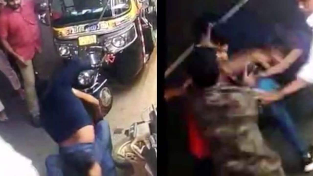 പാർക്കിങ്ങിനെ ചൊല്ലി തർക്കം; പാറശ്ശാലയിൽ സൈനികനും സഹോദരനും മർദനം, വാരിയെല്ല് പൊട്ടി പാർക്കിങ്ങിനെ ചൊല്ലി തർക്കം; പാറശ്ശാലയിൽ സൈനികനും സഹോദരനും മർദനം, വാരിയെല്ല് പൊട്ടി