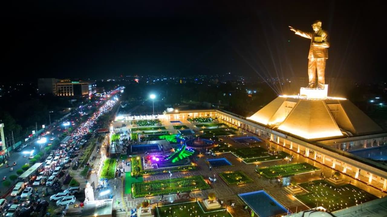 ஆந்திராவில் உலகின் மிக உயரமான அம்பேத்கர் சிலை: முதல்வர் ஜெகன் நாளை திறந்து வைக்கிறார் ஆந்திராவில் உலகின் மிக உயரமான அம்பேத்கர் சிலை: முதல்வர் ஜெகன் நாளை திறந்து வைக்கிறார்