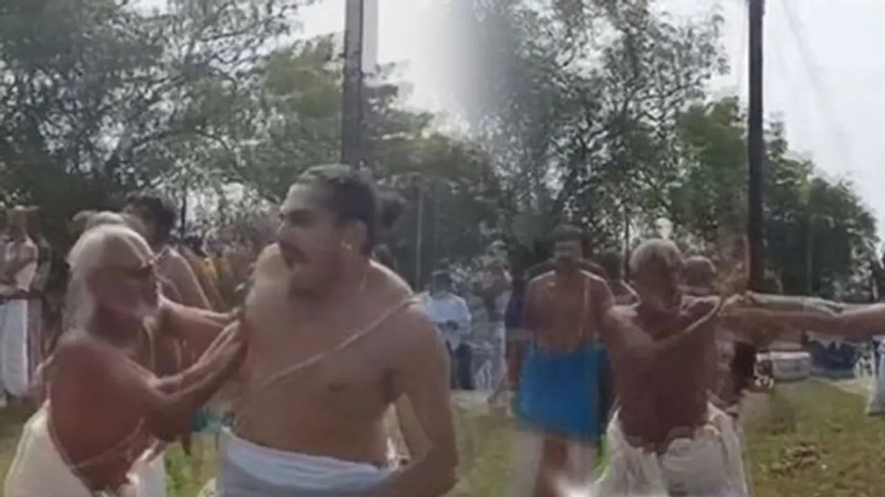 காஞ்சிபுரம் வரதராஜ பெருமாள் கோயிலில் வடகலை தென்கலை பிரிவினர் இடையே மீண்டும் மோதல்! காரணம் என்ன..? காஞ்சிபுரம் வரதராஜ பெருமாள் கோயிலில் வடகலை தென்கலை பிரிவினர் இடையே மீண்டும் மோதல்! காரணம் என்ன..?