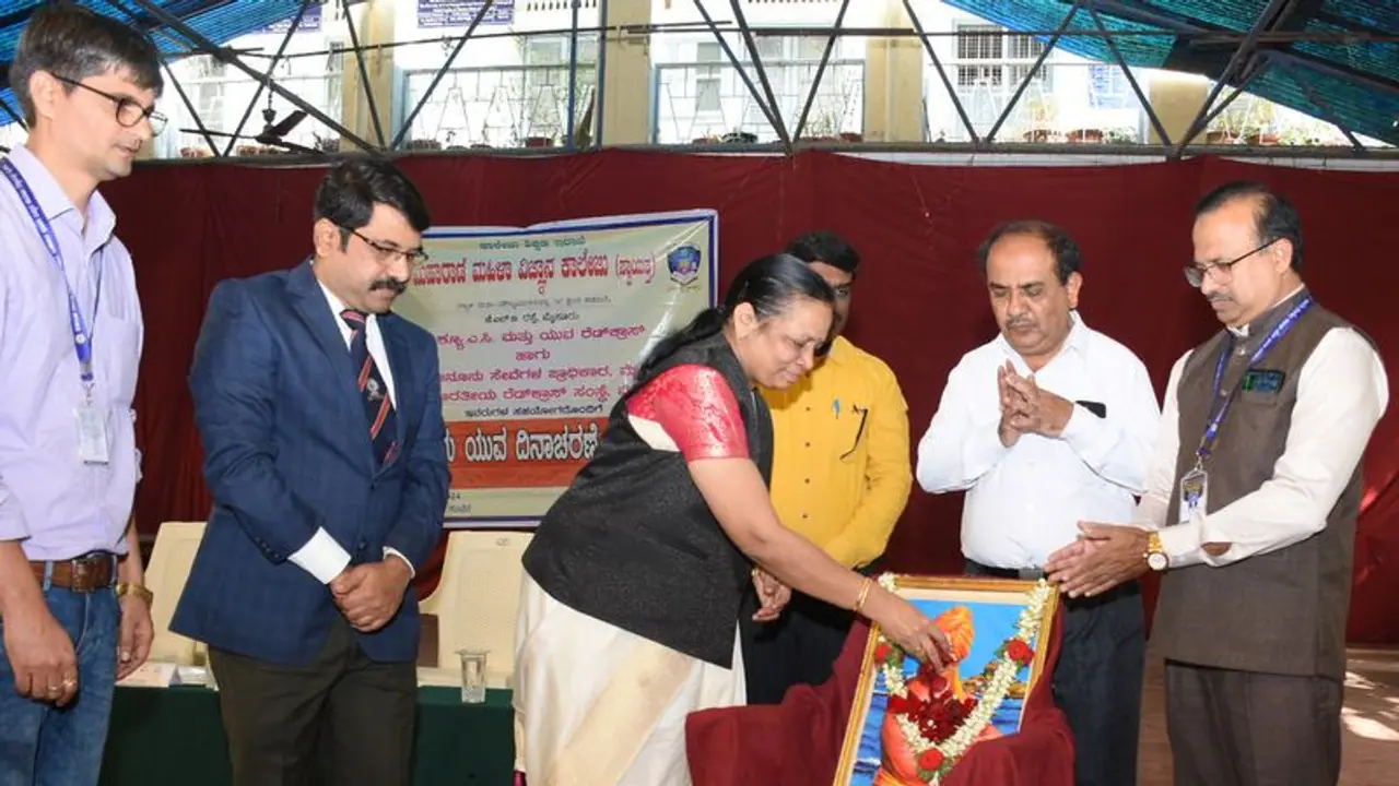 ಸರ್ವರೂ ಒಪ್ಪಿಕೊಳ್ಳುವಂತಹ ದಿವ್ಯ ಚೈತನ್ಯ ವಿವೇಕಾನಂದರು : ಪ್ರಭಾವತಿ ಎಂ. ಹಿರೇಮಠ್ ಸರ್ವರೂ ಒಪ್ಪಿಕೊಳ್ಳುವಂತಹ ದಿವ್ಯ ಚೈತನ್ಯ ವಿವೇಕಾನಂದರು : ಪ್ರಭಾವತಿ ಎಂ. ಹಿರೇಮಠ್