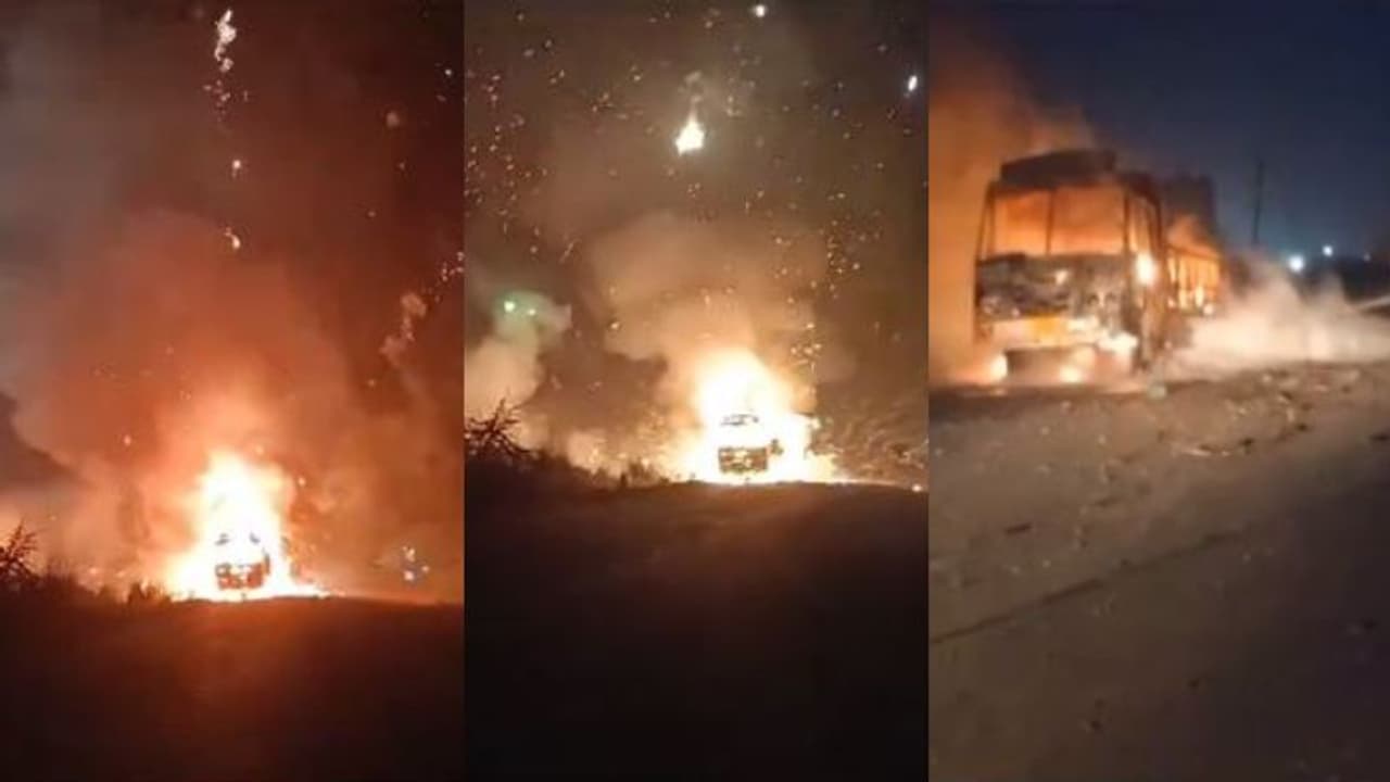 തമിഴ്നാട്ടിൽനിന്ന് അയോധ്യയിലേക്ക് വെടിമരുന്നുമായി പോയ ട്രക്കിന് തീപിടിച്ചു, നിന്നുകത്തിയത് മണിക്കൂറുകൾ തമിഴ്നാട്ടിൽനിന്ന് അയോധ്യയിലേക്ക് വെടിമരുന്നുമായി പോയ ട്രക്കിന് തീപിടിച്ചു, നിന്നുകത്തിയത് മണിക്കൂറുകൾ