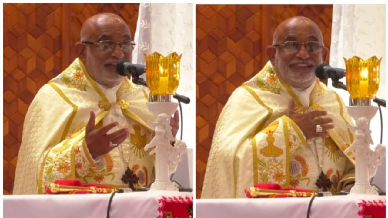 'തോന്നിയപോലെ കുർബാന ചൊല്ലാനാകില്ല, സഭയും ആരാധനക്രമവും അനുശാസിക്കുന്ന രീതിയിലാകണം'; വൈദികര്ക്ക് മുന്നറിയിപ്പ് 'തോന്നിയപോലെ കുർബാന ചൊല്ലാനാകില്ല, സഭയും ആരാധനക്രമവും അനുശാസിക്കുന്ന രീതിയിലാകണം'; വൈദികര്ക്ക് മുന്നറിയിപ്പ്