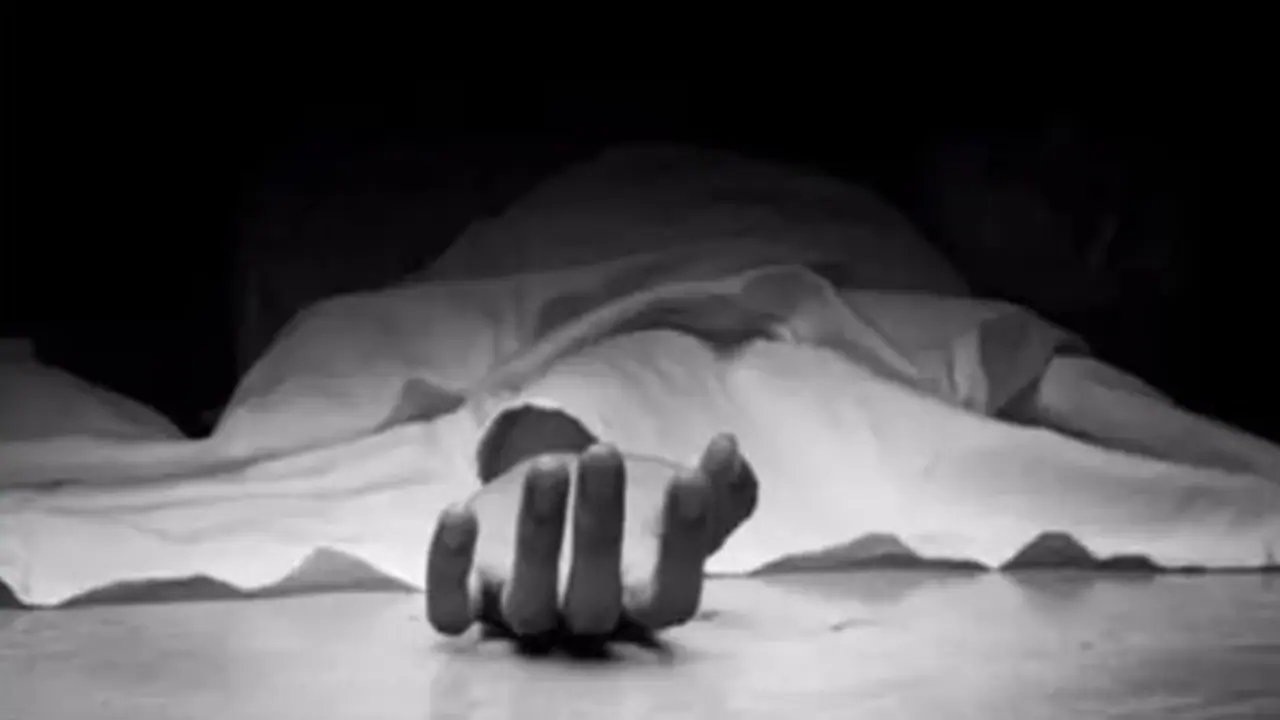 ತುಮಕೂರು: ಬೃಹತ್ ಬಂಡೆ ಬಿದ್ದು ಇಬ್ಬರು ಕಾರ್ಮಿಕರು ಸಾವು ತುಮಕೂರು: ಬೃಹತ್ ಬಂಡೆ ಬಿದ್ದು ಇಬ್ಬರು ಕಾರ್ಮಿಕರು ಸಾವು