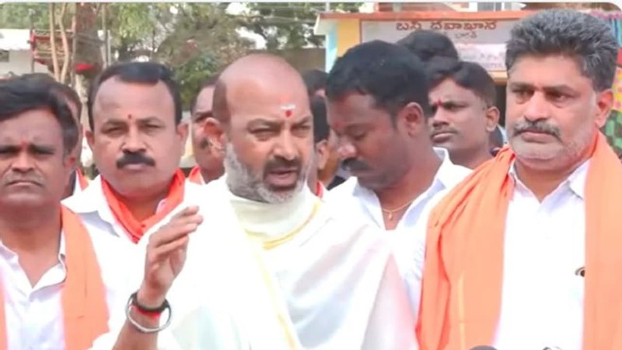  అక్షింతల్లో రేషన్ బియ్యం, బాస్మతి, జై శ్రీరామ్ రకాలుంటాయా ? బండి సంజయ్