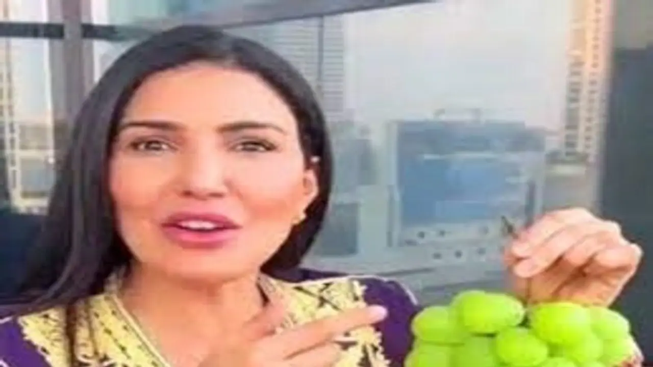 100 கிராம் திராட்சையை 9ஆயிரத்துக்கு வாங்கியும் சாப்பிடாத பணக்கார பெண்.. ஆச்சரியமூட்டும் காரணம்! 100 கிராம் திராட்சையை 9ஆயிரத்துக்கு வாங்கியும் சாப்பிடாத பணக்கார பெண்.. ஆச்சரியமூட்டும் காரணம்!