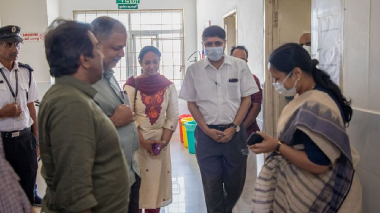 '53 കാരന് ഇത് പുനർജന്മം', തിരുവനന്തപുരം മെഡി. കോളേജിൽ രണ്ടാമത്തെ കരൾ മാറ്റിവയ്ക്കൽ ശസ്ത്രക്രിയയും വിജയം '53 കാരന് ഇത് പുനർജന്മം', തിരുവനന്തപുരം മെഡി. കോളേജിൽ രണ്ടാമത്തെ കരൾ മാറ്റിവയ്ക്കൽ ശസ്ത്രക്രിയയും വിജയം