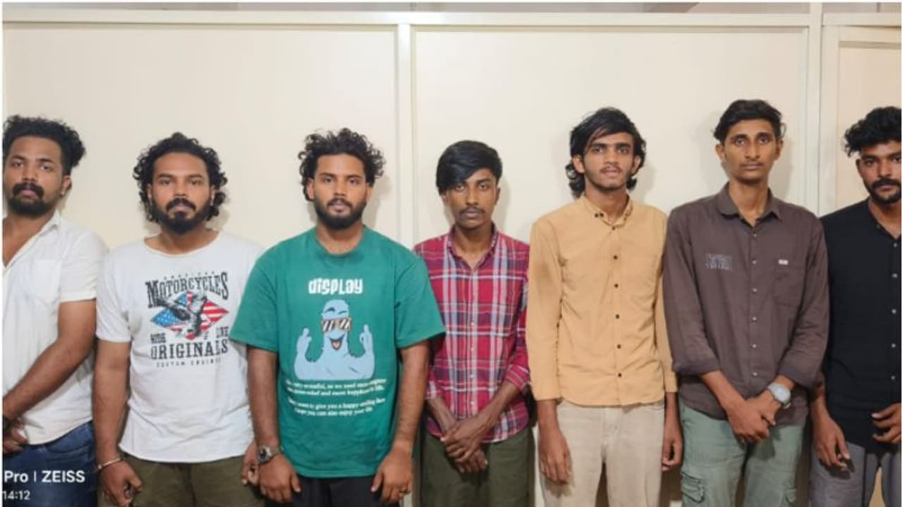 ഇടപാട് ഉറപ്പിച്ച് തിമിംഗല ചര്ദ്ദിലുമായി മുങ്ങി; ഇടനിലക്കാരെ തട്ടിക്കൊണ്ടുപോയ കേസിൽ പ്രതികൾ പിടിയിൽ ഇടപാട് ഉറപ്പിച്ച് തിമിംഗല ചര്ദ്ദിലുമായി മുങ്ങി; ഇടനിലക്കാരെ തട്ടിക്കൊണ്ടുപോയ കേസിൽ പ്രതികൾ പിടിയിൽ