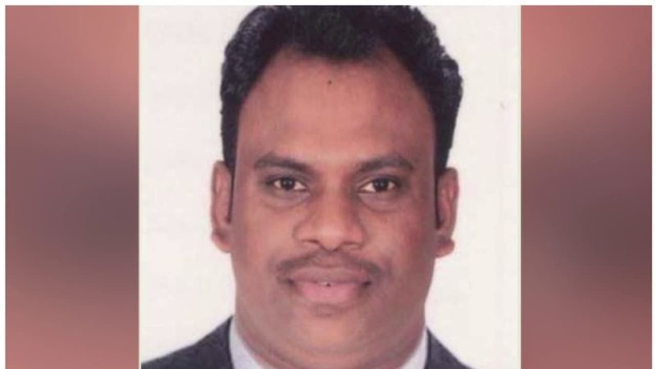 പാത്രക്കച്ചവടത്തിനെത്തി, പെൺകുട്ടിയെ ബലാത്സംഗം ചെയ്തു; പ്രതിയെ രാജ്യാന്തരകുറ്റവാളിയായി പ്രഖ്യാപിച്ച് ഇന്റർപോൾ പാത്രക്കച്ചവടത്തിനെത്തി, പെൺകുട്ടിയെ ബലാത്സംഗം ചെയ്തു; പ്രതിയെ രാജ്യാന്തരകുറ്റവാളിയായി പ്രഖ്യാപിച്ച് ഇന്റർപോൾ