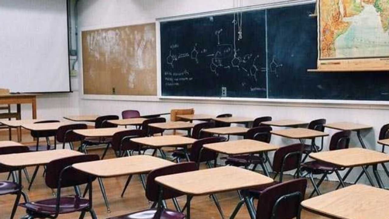 பயிற்சி மையங்கள்.. இனி 16 வயதுக்குட்பட்ட மாணவர்களை சேர்க்க முடியாது.. இன்னும் பல புதிய விதிகள் அரசு அதிரடி! பயிற்சி மையங்கள்.. இனி 16 வயதுக்குட்பட்ட மாணவர்களை சேர்க்க முடியாது.. இன்னும் பல புதிய விதிகள் அரசு அதிரடி!