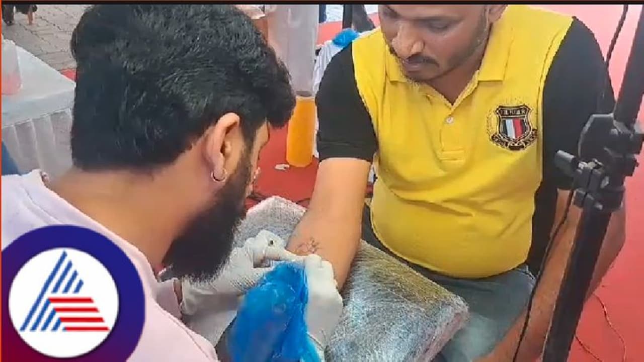 ಬೆಳಗಾವಿಯಲ್ಲಿ ಶ್ರೀರಾಮಚಂದ್ರನ ಉಚಿತ ಟ್ಯಾಟೂ ಅಭಿಯಾನ; ಮುಗಿಬಿದ್ದ ರಾಮಭಕ್ತರು! ಬೆಳಗಾವಿಯಲ್ಲಿ ಶ್ರೀರಾಮಚಂದ್ರನ ಉಚಿತ ಟ್ಯಾಟೂ ಅಭಿಯಾನ; ಮುಗಿಬಿದ್ದ ರಾಮಭಕ್ತರು!