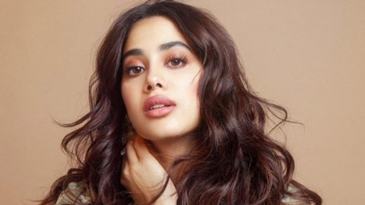 #Devara జాన్వీ కు ఎంత ఇస్తున్నారో తెలిస్తే మైండ్ బ్లాక్ #Devara జాన్వీ కు ఎంత ఇస్తున్నారో తెలిస్తే మైండ్ బ్లాక్