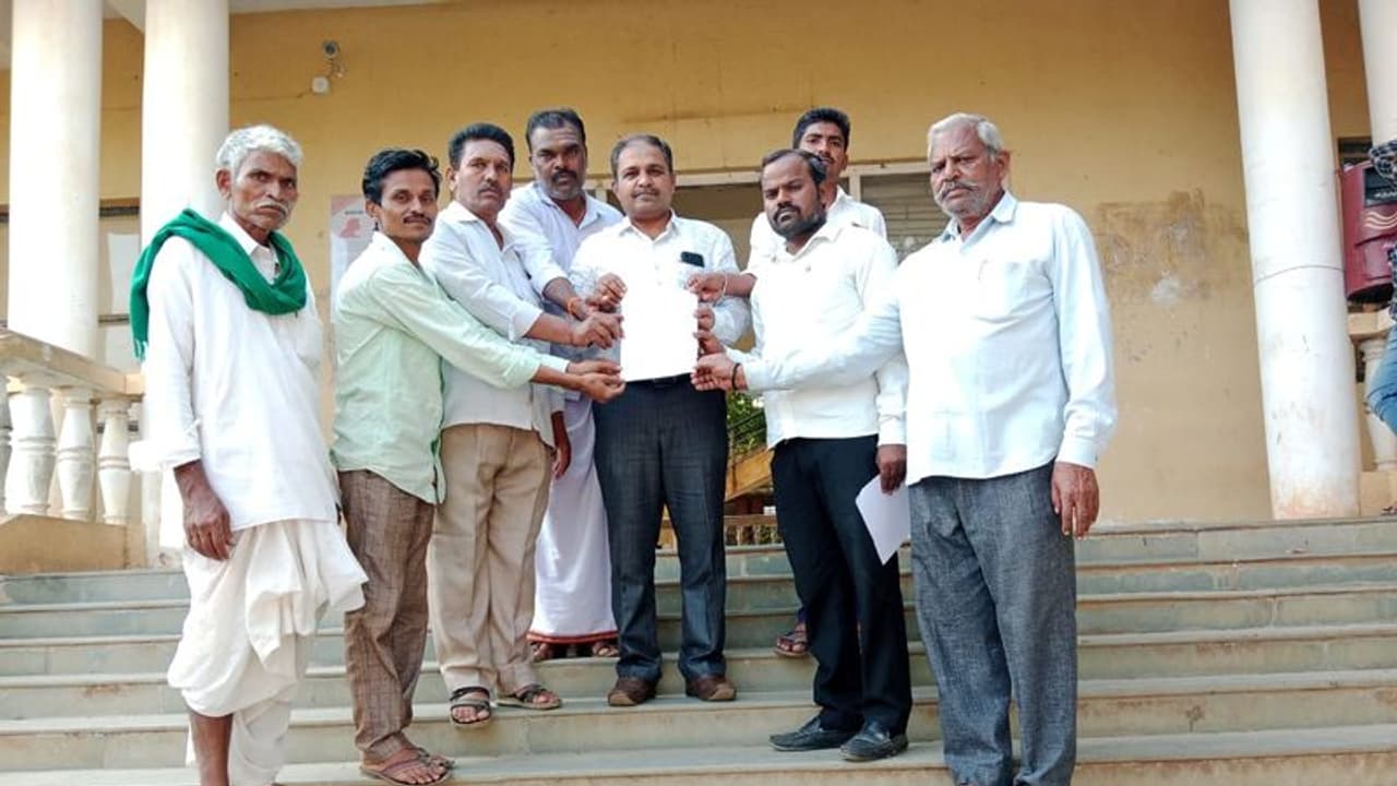 ರಾಷ್ಟ್ರೀಕೃತ ಬ್ಯಾಂಕ್ಗಳ ಕೃಷಿ ಸಾಲ ಮನ್ನಾ ಮಾಡಿ : ಕನ್ನಡಪರ ಒಕ್ಕೂಟ ರಾಷ್ಟ್ರೀಕೃತ ಬ್ಯಾಂಕ್ಗಳ ಕೃಷಿ ಸಾಲ ಮನ್ನಾ ಮಾಡಿ : ಕನ್ನಡಪರ ಒಕ್ಕೂಟ