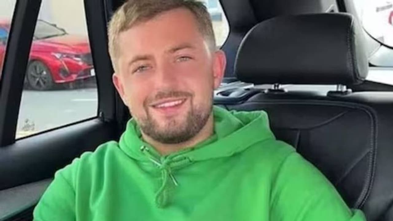 ഇതിപ്പോ ലാഭായല്ലോ; ഇടയ്ക്കിടക്ക് ജോലി പോകും, ഇന്ന് മാസവരുമാനം 10 ലക്ഷം രൂപ ഇതിപ്പോ ലാഭായല്ലോ; ഇടയ്ക്കിടക്ക് ജോലി പോകും, ഇന്ന് മാസവരുമാനം 10 ലക്ഷം രൂപ