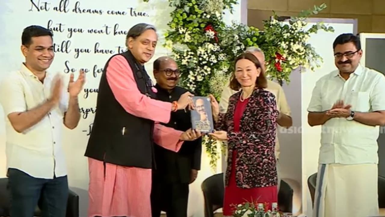 സിന്തൈറ്റിന്റെ വിജയഗാഥ; 'സുഗന്ധ ജീവിത'വുമായി വിജു ജേക്കബ്, പ്രകാശനം ചെയ്തത് ശശി തരൂര് എംപി സിന്തൈറ്റിന്റെ വിജയഗാഥ; 'സുഗന്ധ ജീവിത'വുമായി വിജു ജേക്കബ്, പ്രകാശനം ചെയ്തത് ശശി തരൂര് എംപി