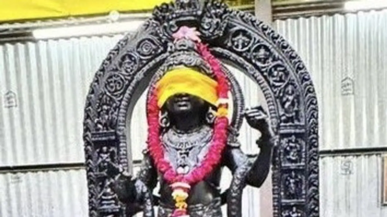 అయోధ్యలోని రామమందిరం: రామ్ లల్లా విగ్రహం బ్లాక్ స్టోన్తోనే ఎందుకు చేశారంటే? అయోధ్యలోని రామమందిరం: రామ్ లల్లా విగ్రహం బ్లాక్ స్టోన్తోనే ఎందుకు చేశారంటే?