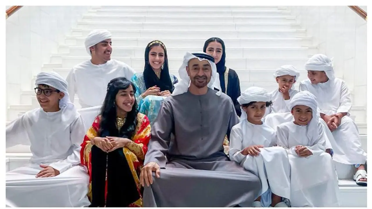 Richest Family: ప్రపంచంలోనే ధనిక కుటుంబం ఆస్తులు.. 700 కార్లు, 8 జెట్ ఫ్లైట్లు, రూ. 4 వేల కోట్ల ప్యాలెస్ Richest Family: ప్రపంచంలోనే ధనిక కుటుంబం ఆస్తులు.. 700 కార్లు, 8 జెట్ ఫ్లైట్లు, రూ. 4 వేల కోట్ల ప్యాలెస్