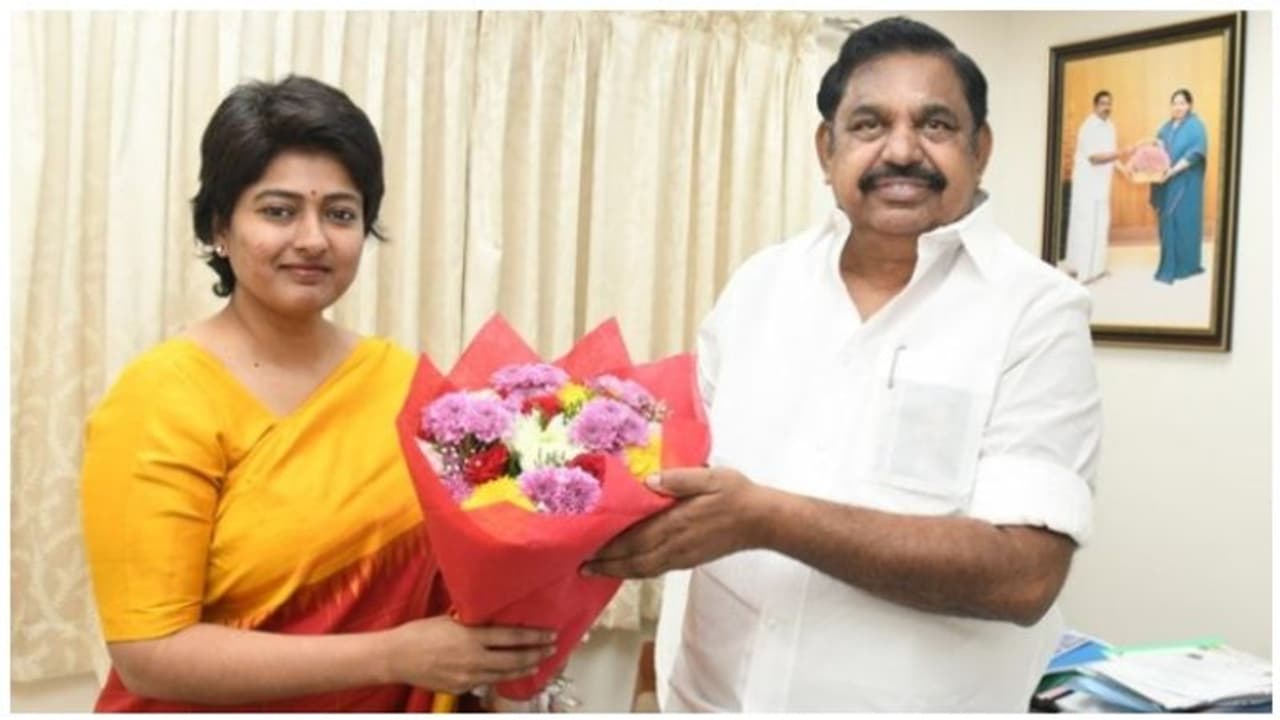 Gayathri Raghuram join ADMK : பாஜகவில் இருந்து விலகிய காயத்ரி ரகுராம் அதிமுகவில் இணைந்தார்!