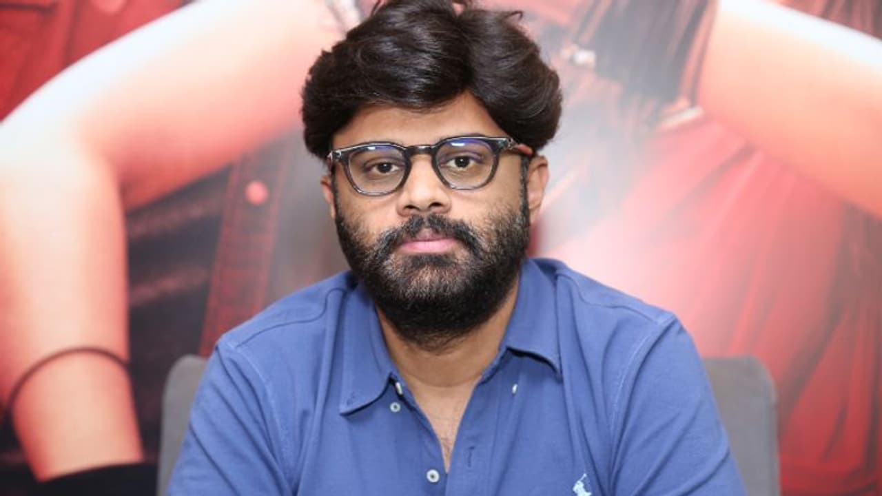 అతిగా సంతోషించినందుకు థ్యాంక్స్.. `గుంటూరు కారం`పై ట్రోల్స్ కి నిర్మాత నాగవంశీ క్రేజీ కౌంటర్.. అతిగా సంతోషించినందుకు థ్యాంక్స్.. `గుంటూరు కారం`పై ట్రోల్స్ కి నిర్మాత నాగవంశీ క్రేజీ కౌంటర్..