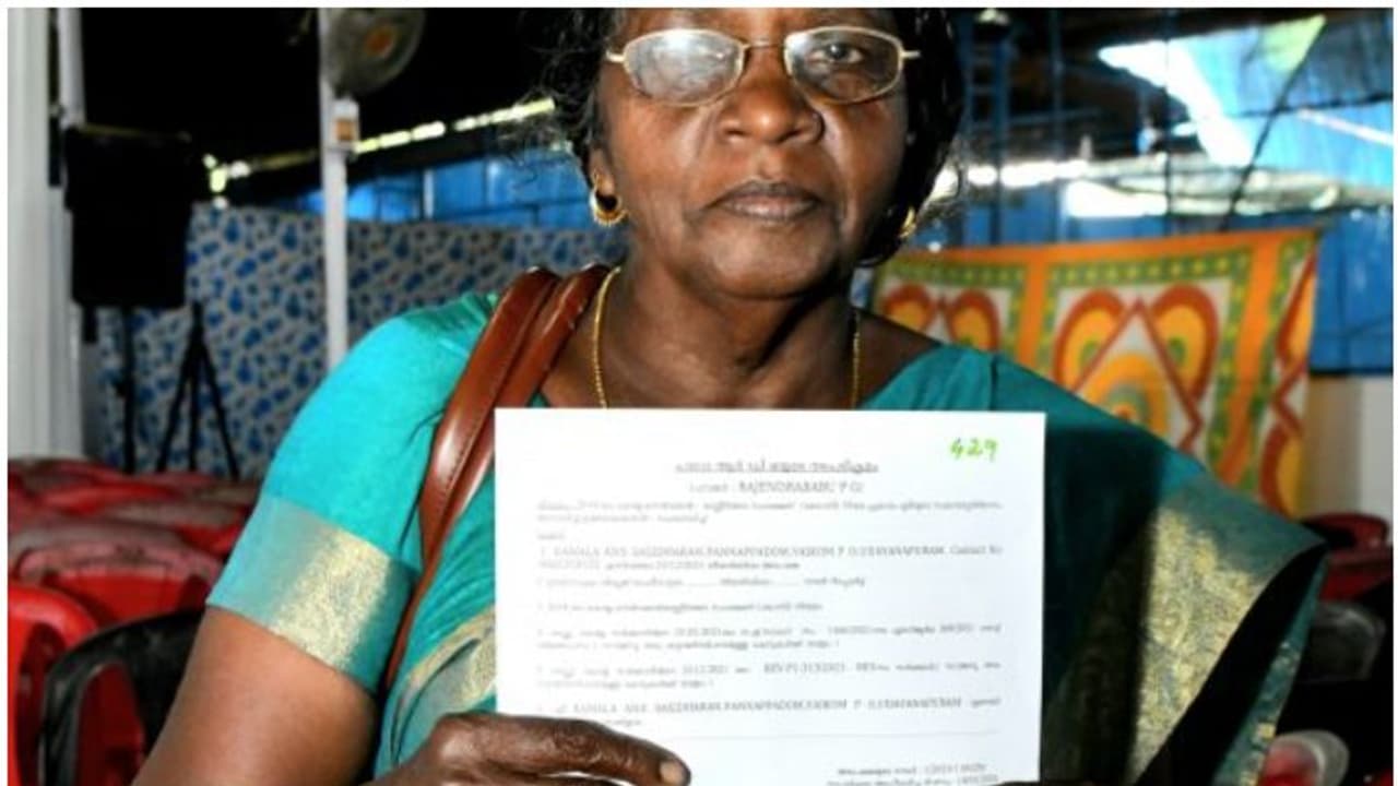 വായ്പയ്ക്കായി ബാങ്കിലെത്തിയപ്പോഴാണ് പ്രതിസന്ധികൾ നേരിട്ടത്; എല്ലാം പരിഹരിച്ചു, കമലയ്ക്ക് ഇനി വീട് വയ്ക്കാം വായ്പയ്ക്കായി ബാങ്കിലെത്തിയപ്പോഴാണ് പ്രതിസന്ധികൾ നേരിട്ടത്; എല്ലാം പരിഹരിച്ചു, കമലയ്ക്ക് ഇനി വീട് വയ്ക്കാം