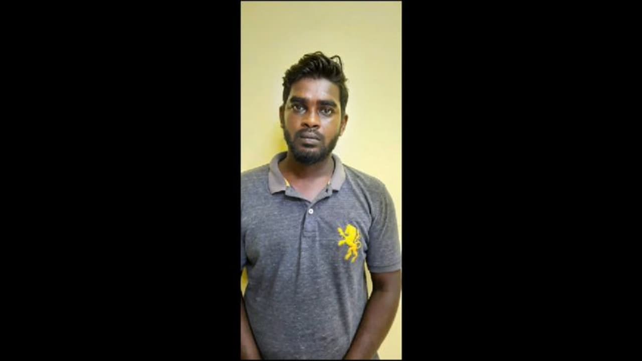 புதுச்சேரியில் கல்லூரி மாணவனுக்காக சமாதானம் பேசச்சென்ற இளைஞர் வெட்டி படுகொலை புதுச்சேரியில் கல்லூரி மாணவனுக்காக சமாதானம் பேசச்சென்ற இளைஞர் வெட்டி படுகொலை