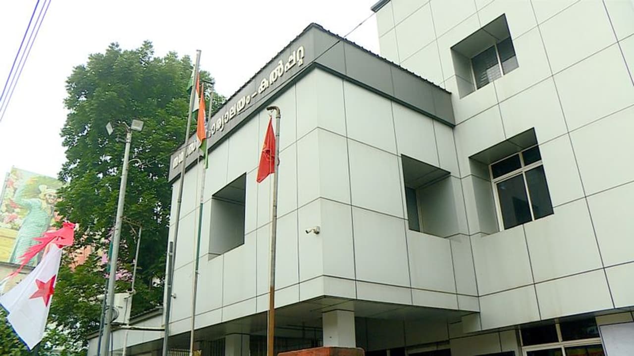 ലീഗ് വാക്കുപാലിച്ചു, ഒഴിഞ്ഞും കൊടുത്തു; പുതിയ ചെയര്മാനെ തെരഞ്ഞെടുക്കുന്നതിൽ കോൺഗ്രസിൽ അടി ലീഗ് വാക്കുപാലിച്ചു, ഒഴിഞ്ഞും കൊടുത്തു; പുതിയ ചെയര്മാനെ തെരഞ്ഞെടുക്കുന്നതിൽ കോൺഗ്രസിൽ അടി