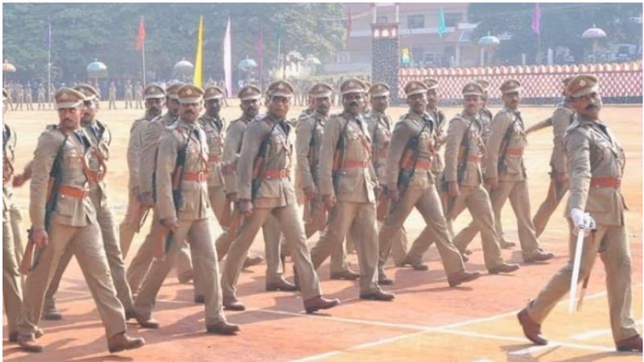 കേരള പൊലീസിൽ സ്വപ്ന ജോലി ഇതാ! ശമ്പളം 95600 രൂപ വരെ, നോട്ടിഫിക്കേഷനിറങ്ങി; അവസാന തിയതി ജനുവരി 31, എസ്ഐ ആകാം