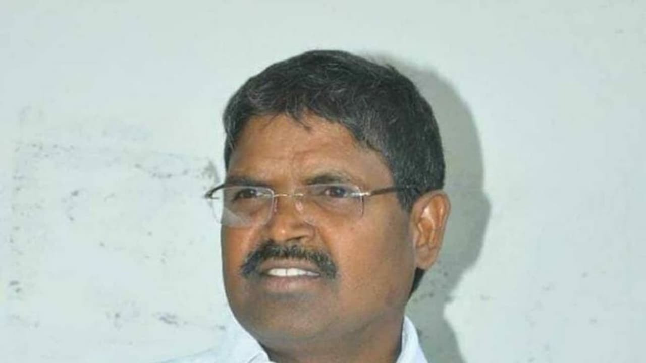 చొప్పదండి మాజీ ఎమ్మెల్యే బొడిగె శోభ భర్త మృతి.. చొప్పదండి మాజీ ఎమ్మెల్యే బొడిగె శోభ భర్త మృతి..