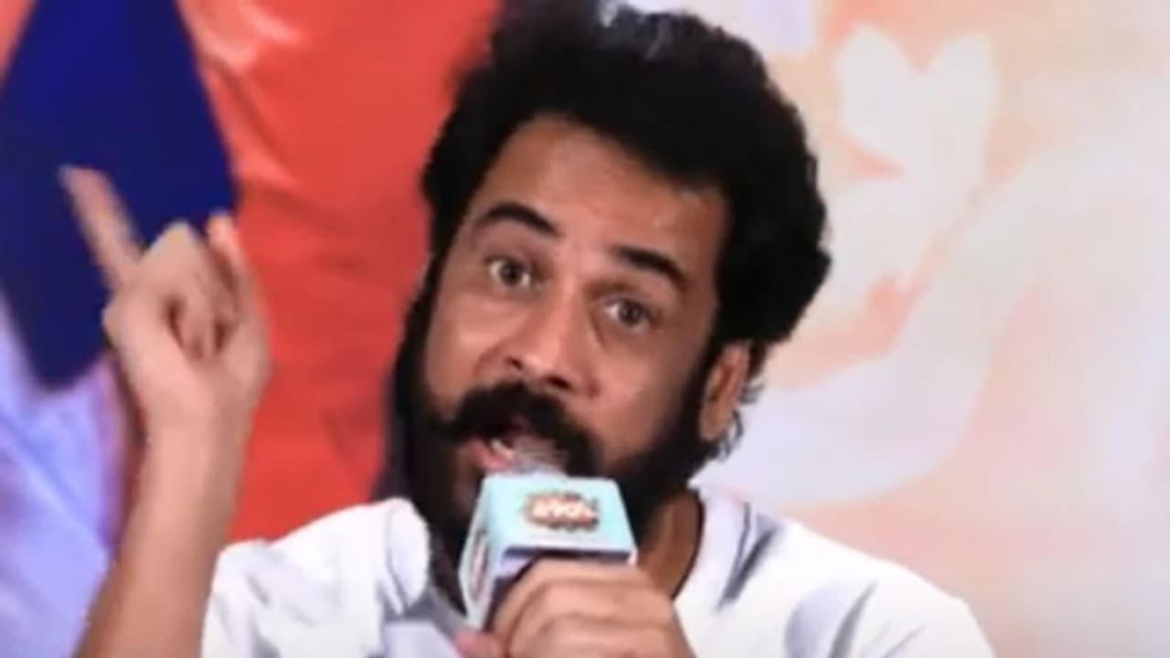 నా జోలికొస్తే మీకు దూల తీర్చేస్తా.. రాజకీయాలపై శివాజీ స్ట్రాంగ్ వార్నింగ్ నా జోలికొస్తే మీకు దూల తీర్చేస్తా.. రాజకీయాలపై శివాజీ స్ట్రాంగ్ వార్నింగ్