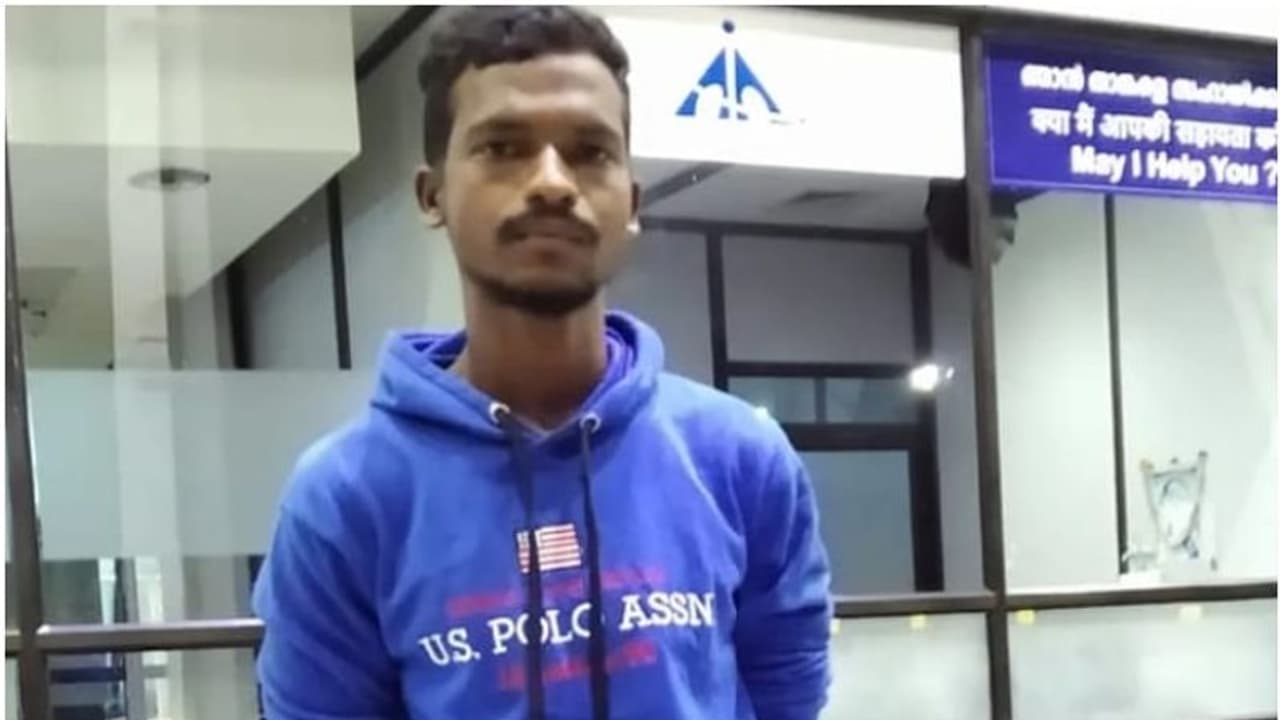 യുവാവിനെ വെട്ടി കൊലപ്പെടുത്താൻ ശ്രമിച്ച കേസ്; പ്രതി വിഷം കഴിച്ചശേഷം പൊലീസ് സ്റ്റേഷനിൽ കീഴടങ്ങി യുവാവിനെ വെട്ടി കൊലപ്പെടുത്താൻ ശ്രമിച്ച കേസ്; പ്രതി വിഷം കഴിച്ചശേഷം പൊലീസ് സ്റ്റേഷനിൽ കീഴടങ്ങി